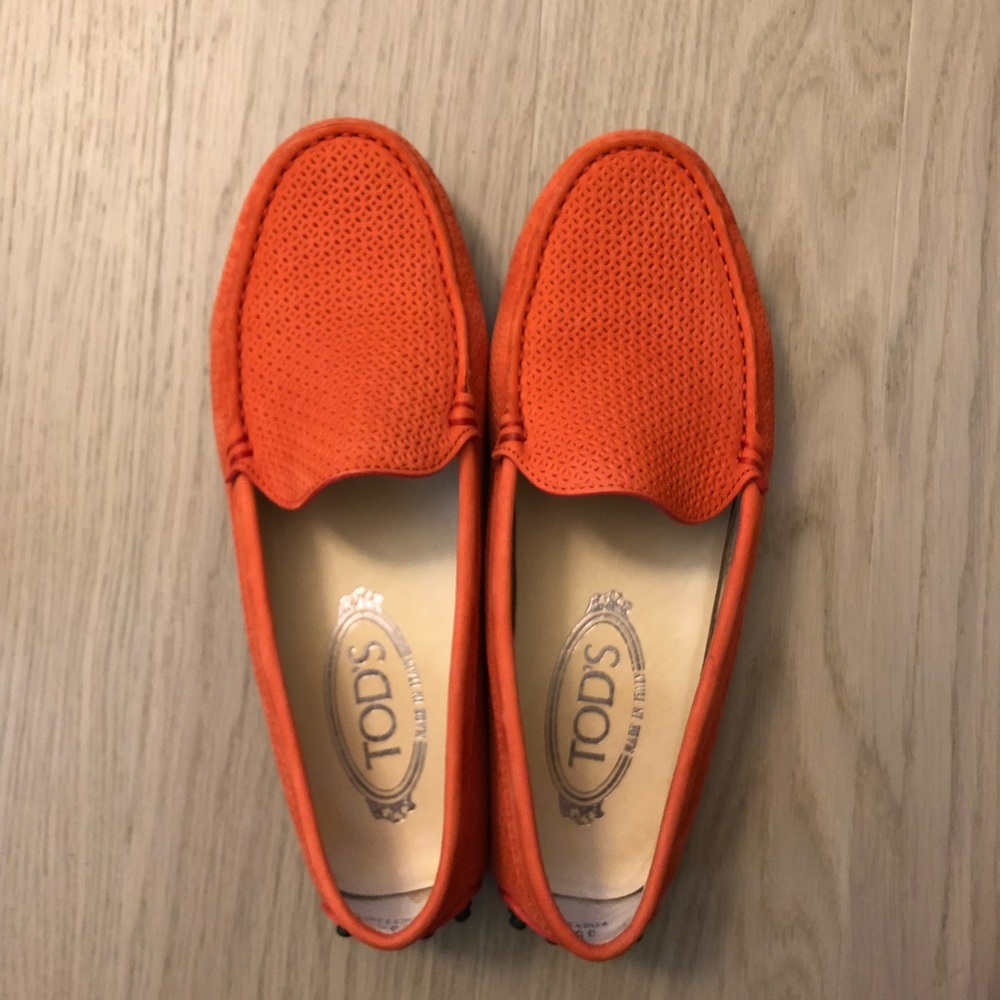 Women’s Tod’s loafers in coral. Size 35.5. - Picture 2 of 8